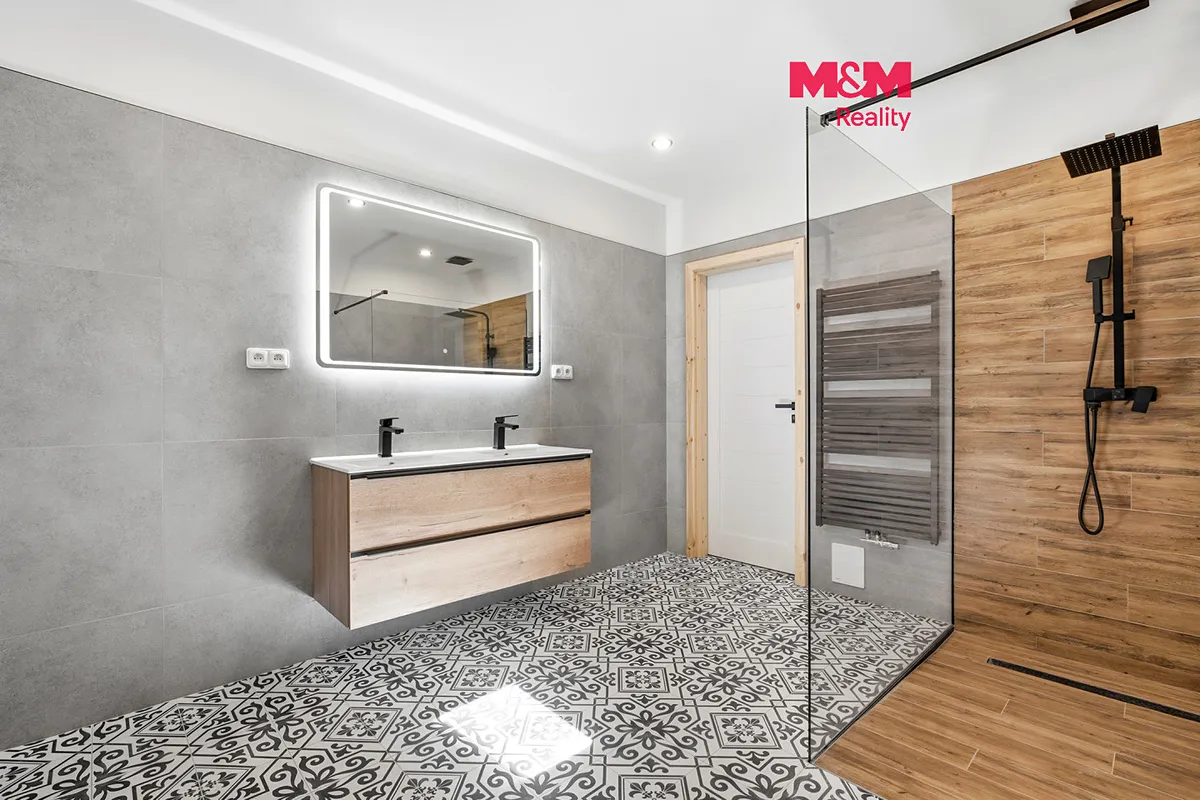 Prodej rodinného domu 313 m², pozemek 457 m²